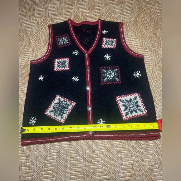 Vintage Woolrich Women's Embroidered Snowflake Sweater Vest,Size Small - Picture 8 of 8